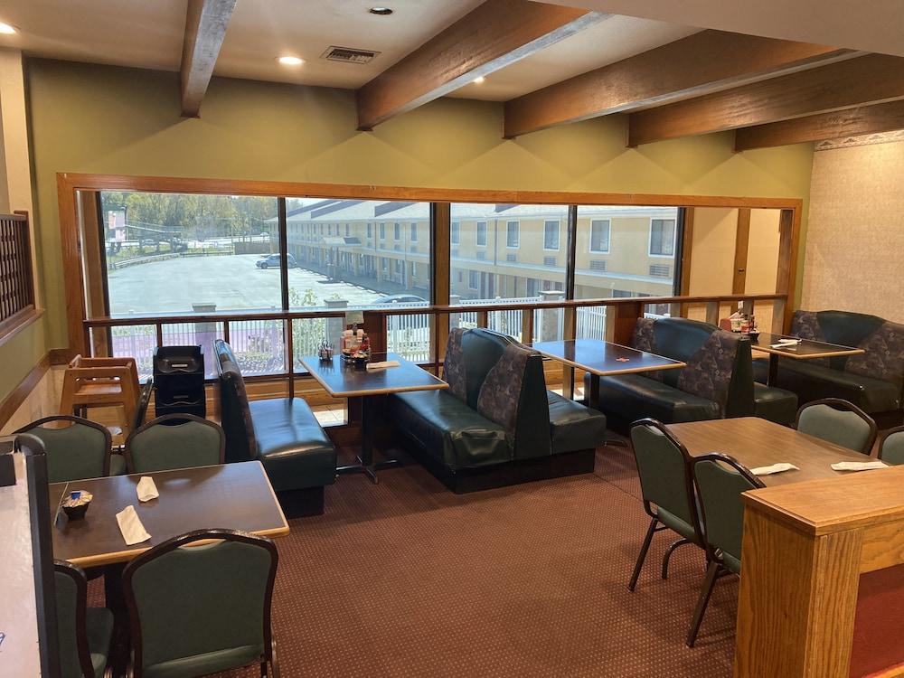 Super 8 By Wyndham Fort Scott Extérieur photo